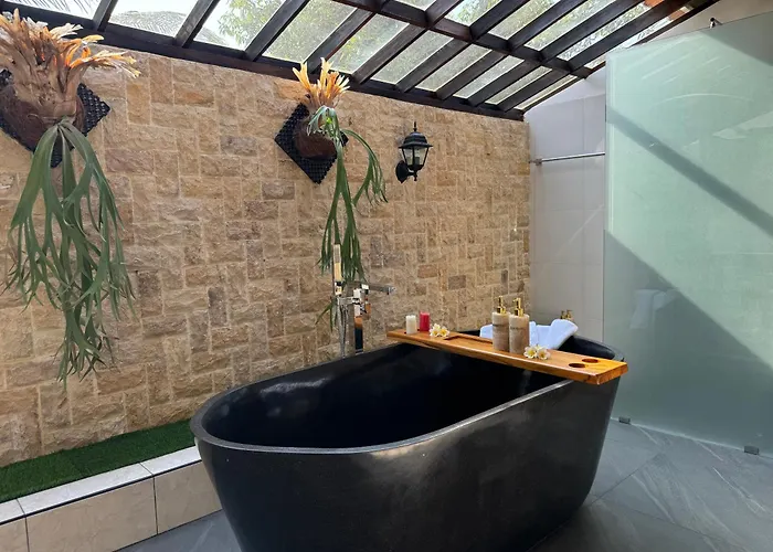 Jambu, Lovina-kayuputih Villa *
