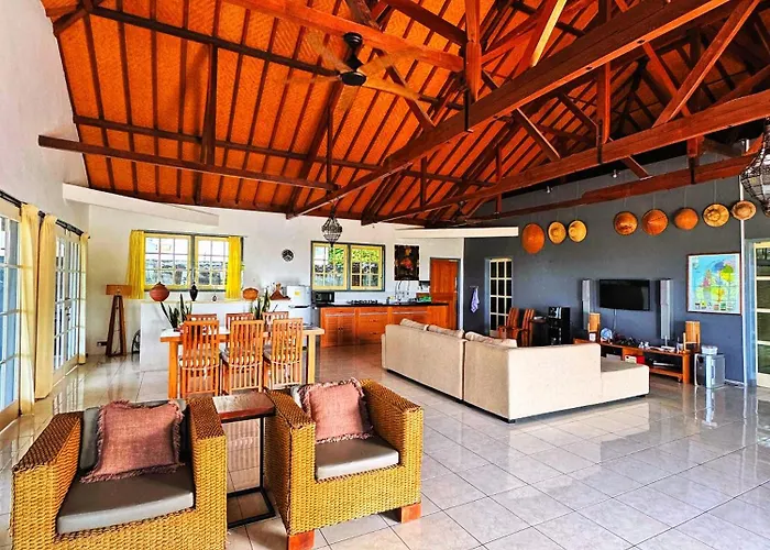Jambu, Lovina-kayuputih Lovina Beach